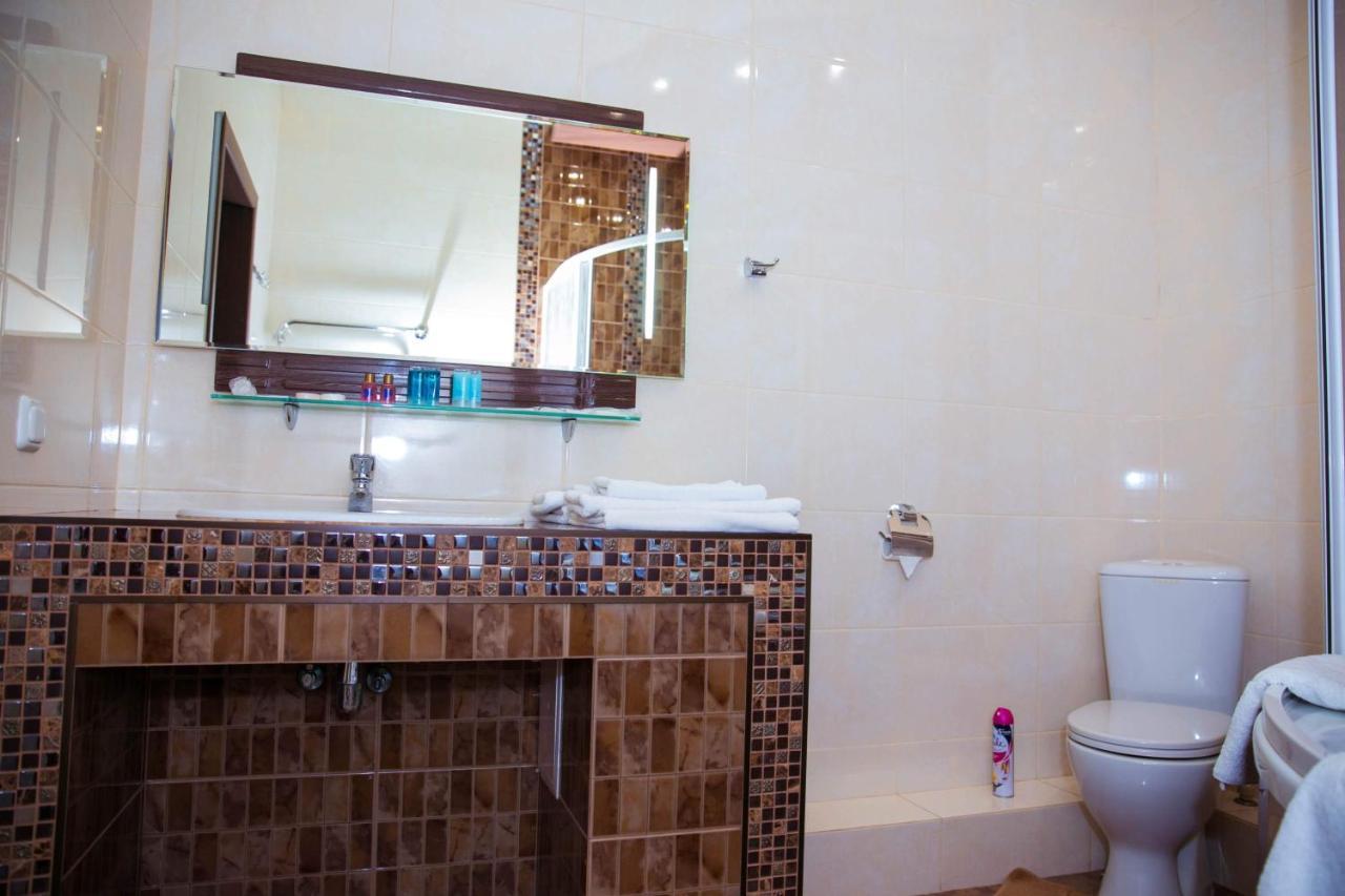 Siesta Hotel Kharkiv Eksteriør billede